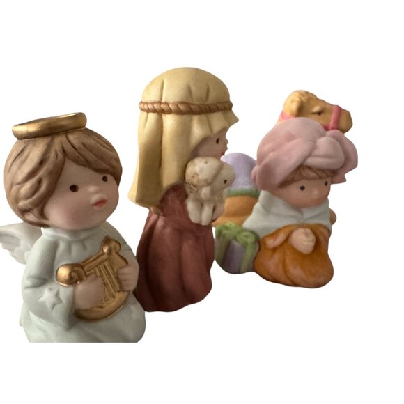 Heavenly Blessings Nativity Collection 11-Piece Set 1986-87 Avon - Picture 10 of 16